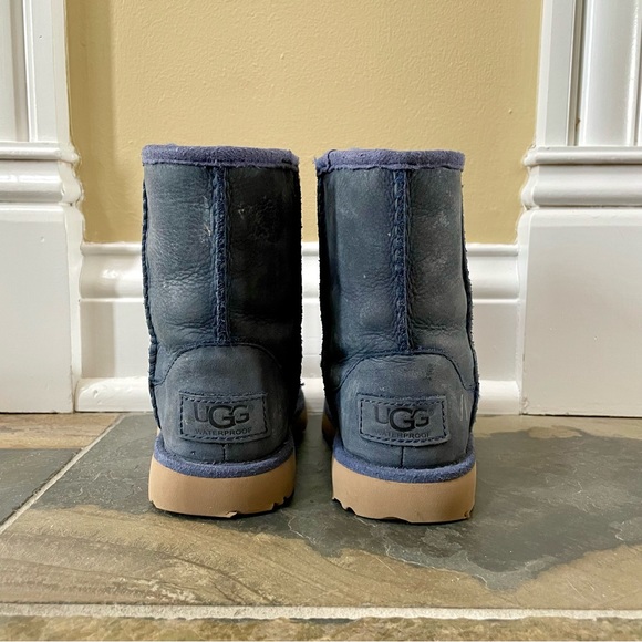 UGG•Size 7•Kids' Classic Water Resistant Genuine Shearling Lined Boot•Navy Blue - Picture 5 of 13